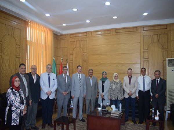 رئيس جامعة بنها يستقبل وفد المركز القومى للقياس والتقويم بوحدة مشروعات تطوير التعليم العالي